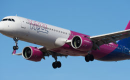 Ritardi aerei Wizz Air: Falsi addetti della compagnia aerea propongono in aeroporto rimborsi trattenendo il 30%